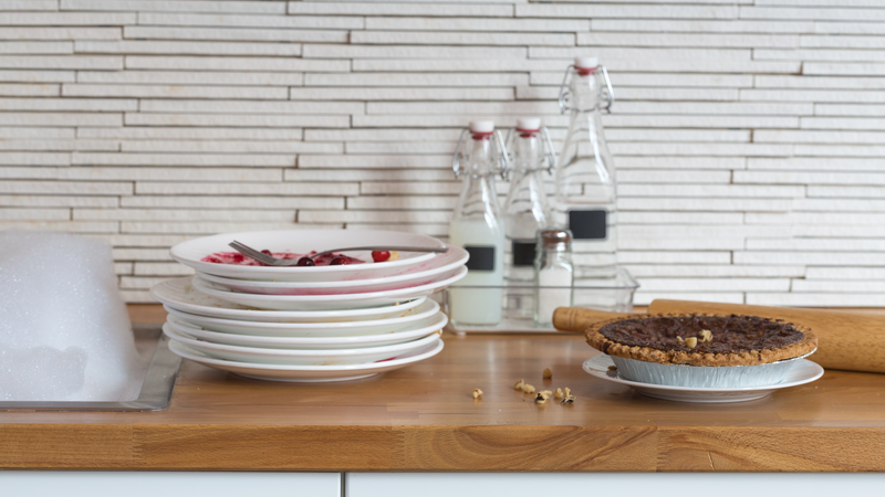 Illustration for article titled The Clean-As-You-Go Guide to Hosting Thanksgiving